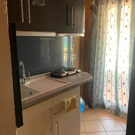 Dora بيت ضيافة سارتي