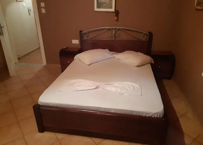 Casa de hóspedes Dora Sárti