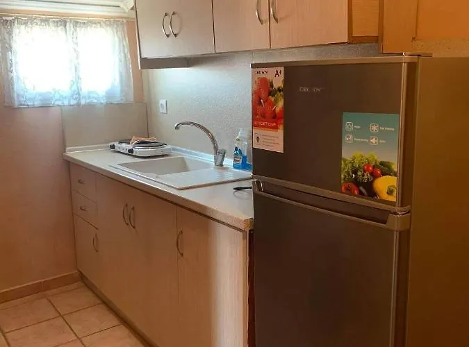 Dora Casa de hóspedes Sárti